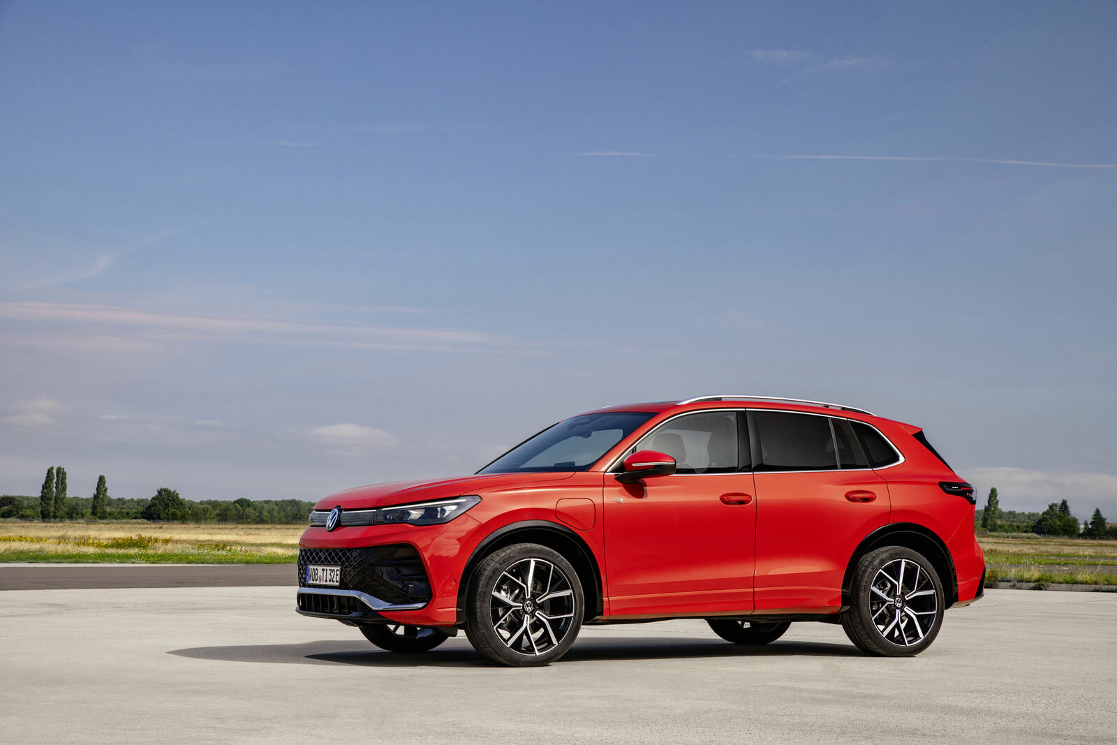 2024 Volkswagen Tiguan brings new interior, long-range PHEV