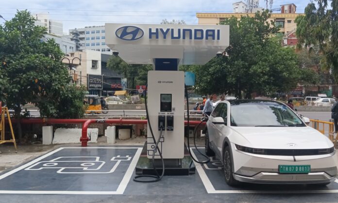 First Ever Hyundai 180 kW DC Fast Charging Outlet In Chennai Shopping Mall