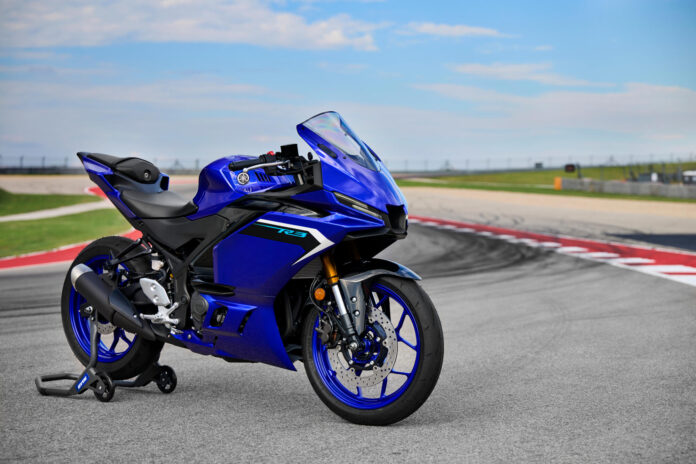 2025-Yamaha-YZF-R320-EU-Icon_Blue-Static-001-03