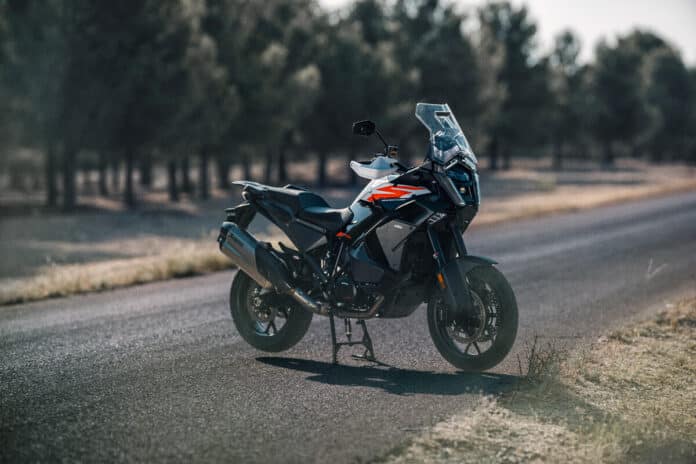 2025 KTM 1390 SUPER ADVENTURE S (1)